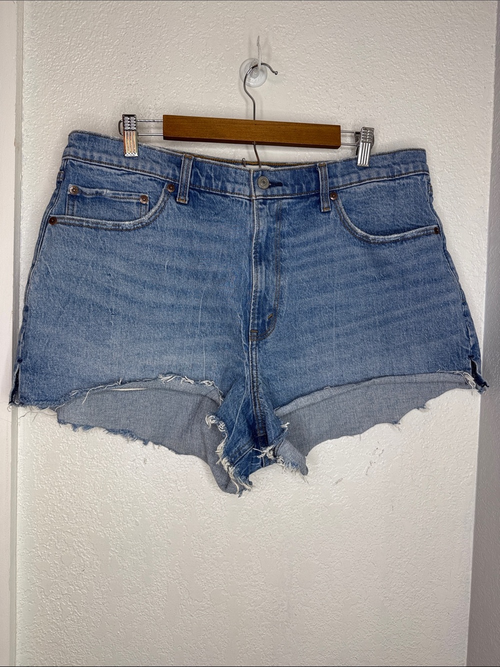 Abercrombie Curve Love Mom Jean Shorts Size 16 High Rise Cutoff Denim Coastal